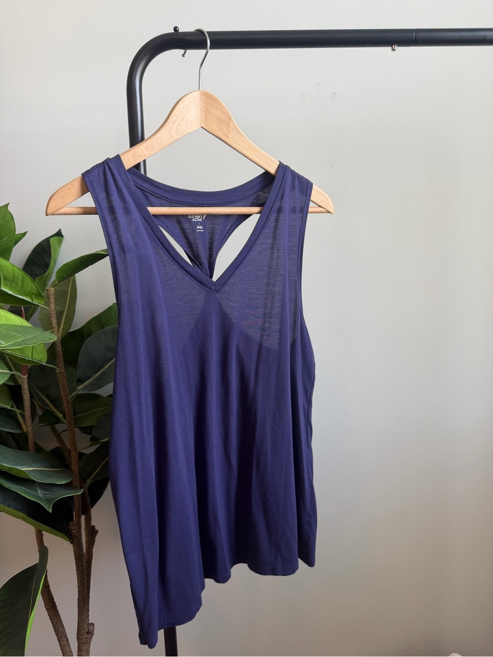 Old Navy Navy V-Neck Racerback Tank Top